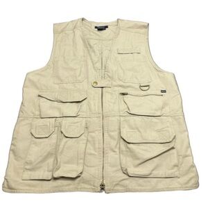 Excellent Preowned Condition 5.11 Tactical Vest Size Large. Quality built.